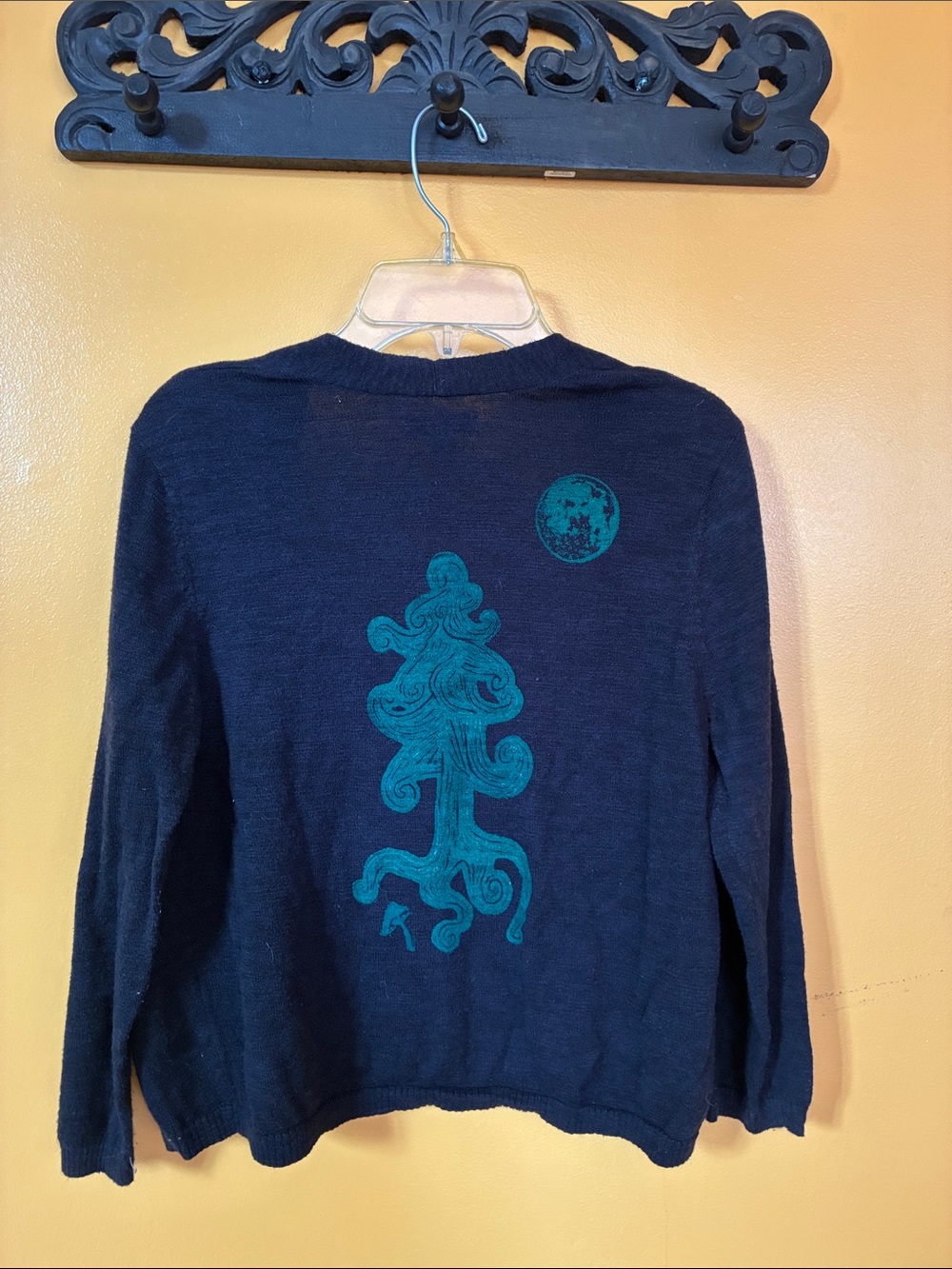 croft & barrow Navy Crewneck Sweater with Teal Back Graphic